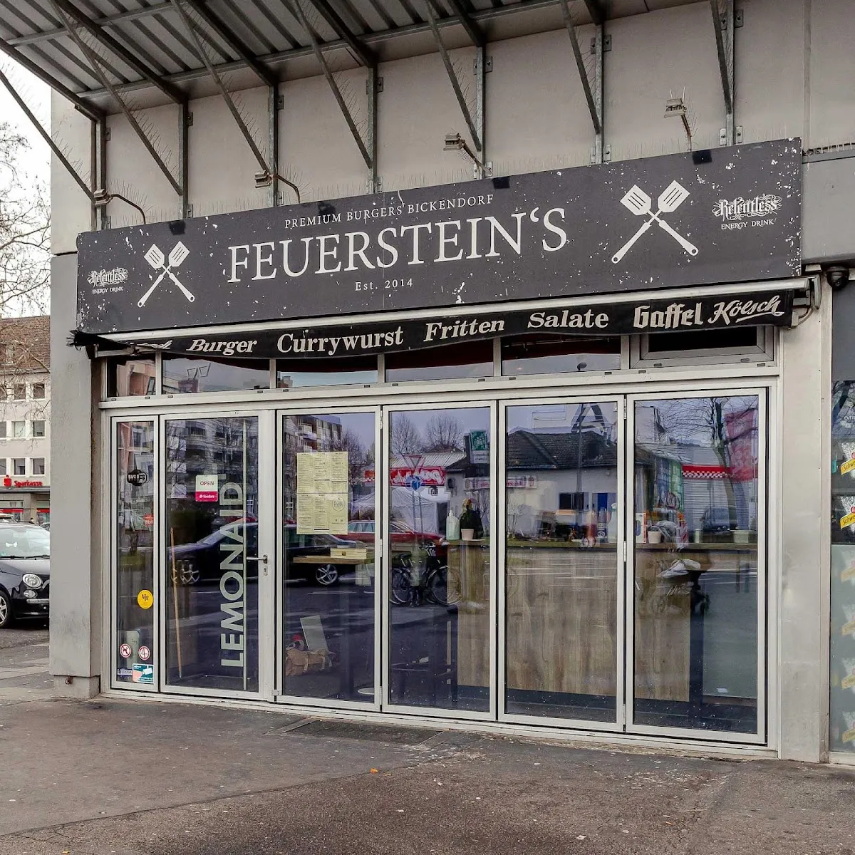Aussenansicht und Schriftzug von Feuersteins Premium Burger an der Venloer Strasse